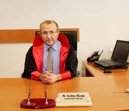 Hukukçular Ayağa Kalktı